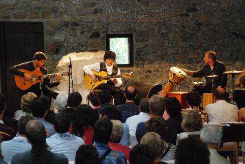 Juan Manuel Cañizaresen musikak Chillida-Lekun bildutakoak emozionatu zituen