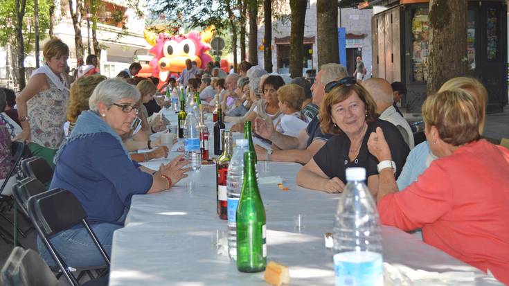 Bi eguneko festa aurrenekoz, Kaxkoa kirolez, jokoz eta musikaz janzteko