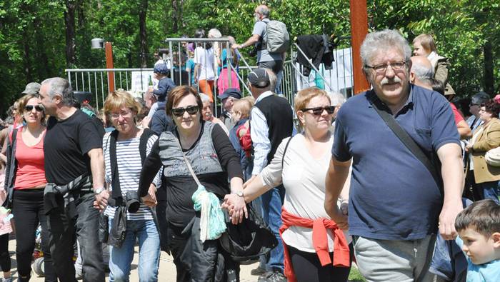 1.100 hernaniar baino gehiago, giza katera