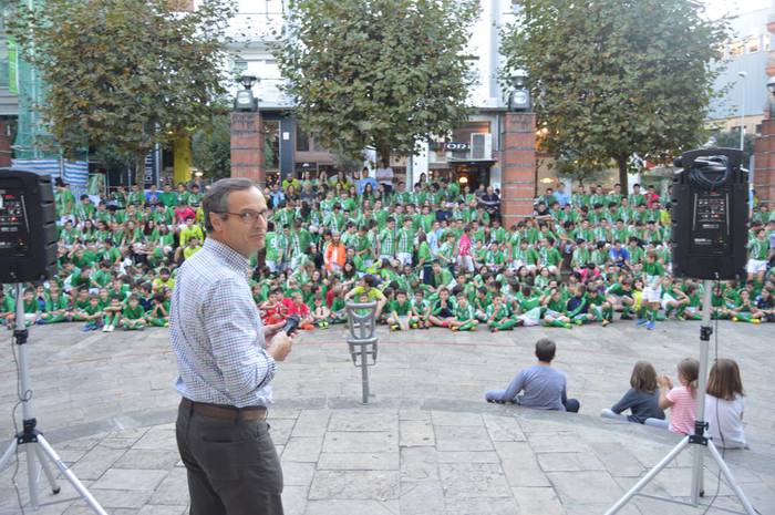 500 futbolari bildu dira Biterin