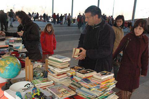 Nahas Mahas azokan, 
bigarren eskuko gauzak
primerako prezioan