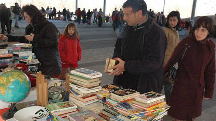 Nahas Mahas azokan, 
bigarren eskuko gauzak
primerako prezioan
