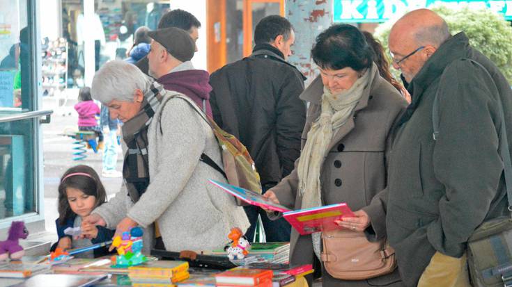 Bigarren eskuko ‘txolloak’ bilatzeko, Atsegindegin zita