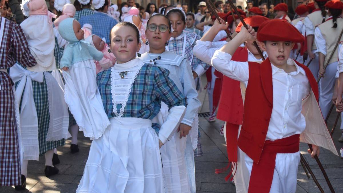 Iñude eta Artzaien konpartsak hartuko ditu Hernaniko kaleak, gaur eguerdian
