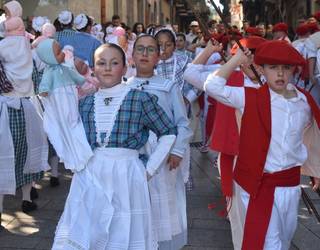 Iñude eta Artzaien konpartsak hartuko ditu Hernaniko kaleak, gaur eguerdian