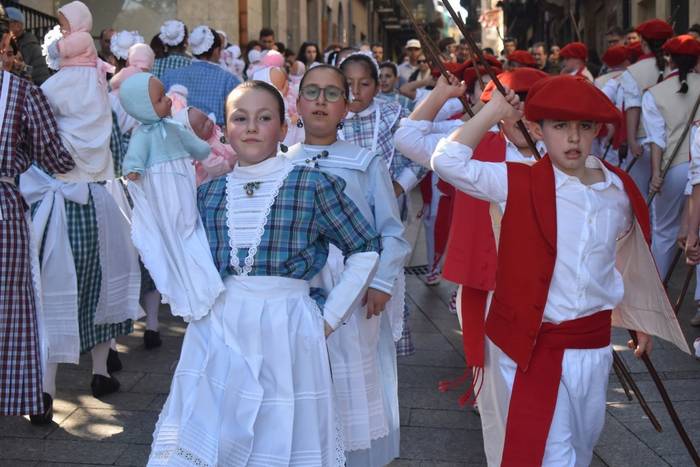 Iñude eta Artzaien konpartsak hartuko ditu Hernaniko kaleak, gaur eguerdian