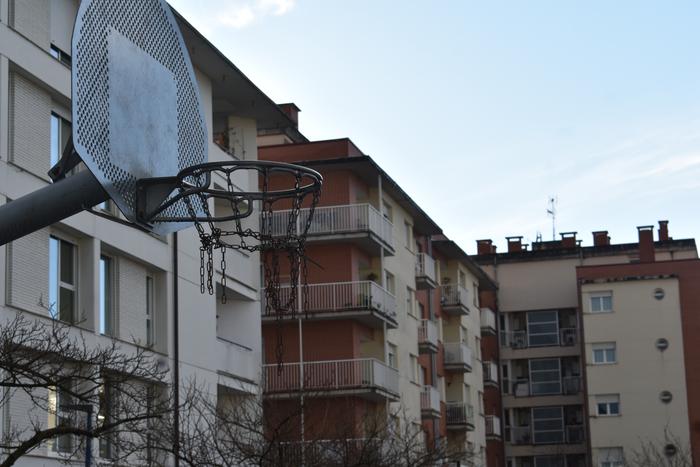 Baloia jaurti gabe ez dago sare eta uztaiaren soinurik