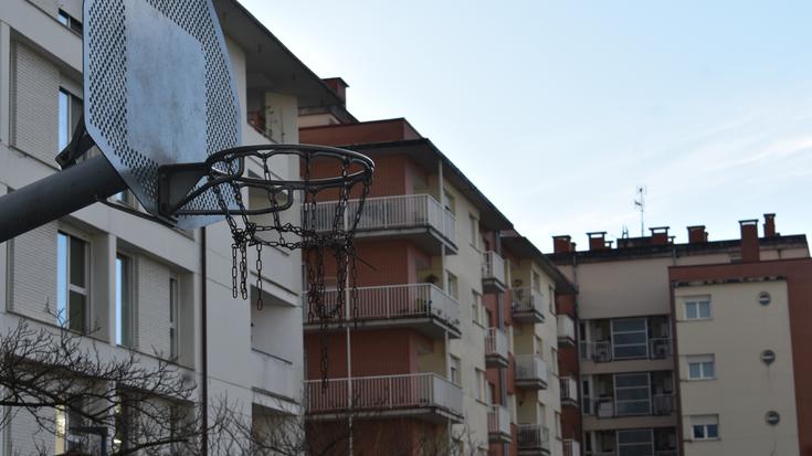Baloia jaurti gabe ez dago sare eta uztaiaren soinurik