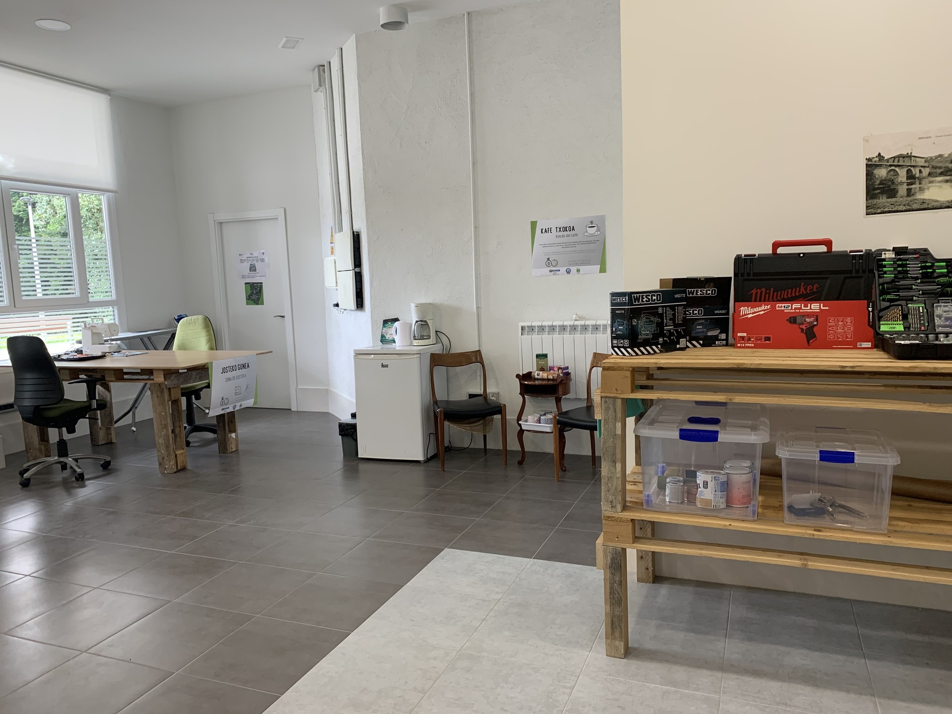 Puntuzko jertseen maukak konpontzeko ikastaroa, autokonponketa tailerrean