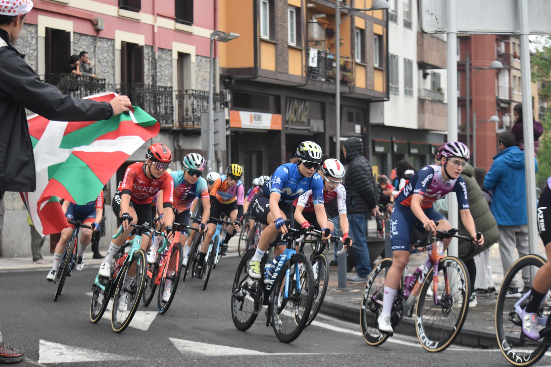 Giro onean pasa zen Itzulia bailaratik