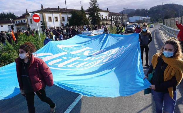 Manifestazioa bihar, Sarek deituta