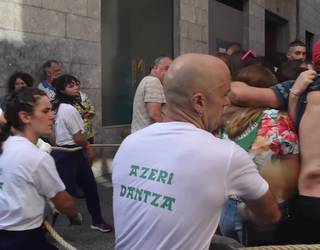 Axeri Dantza, ezkutalekuetatik bizkar bila