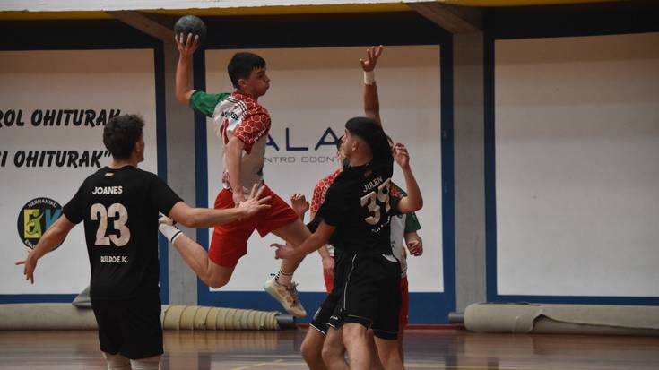 Igoerako play-offa jokatuko dute Hernaniko senior bigarren mailako mutilek, eskubaloian