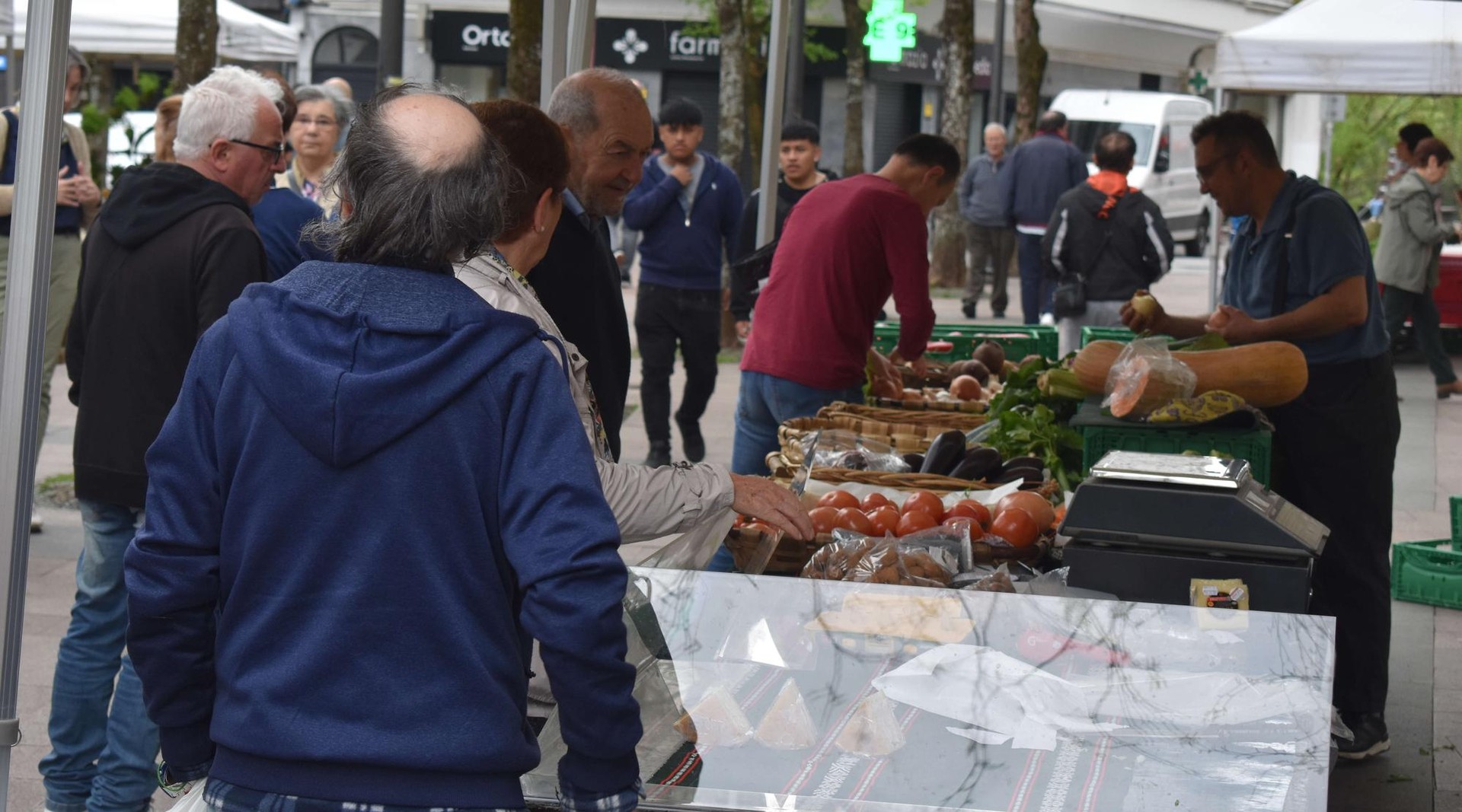 Behemendiren Azoka Ibiltaria, larunbatean