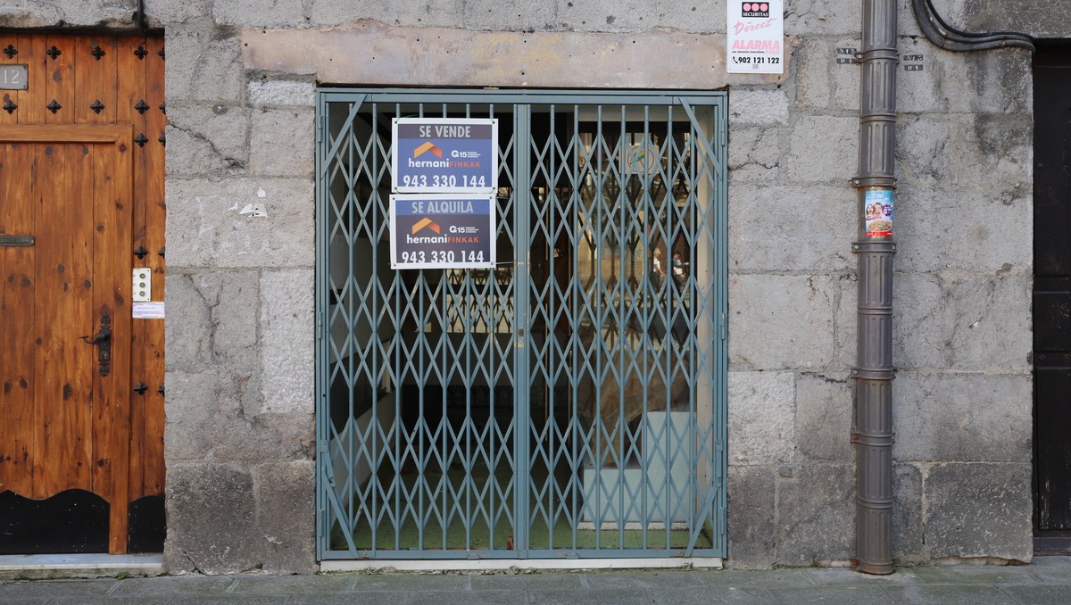 50.000 euro,  lokal hutsetan  negozioak jartzeko