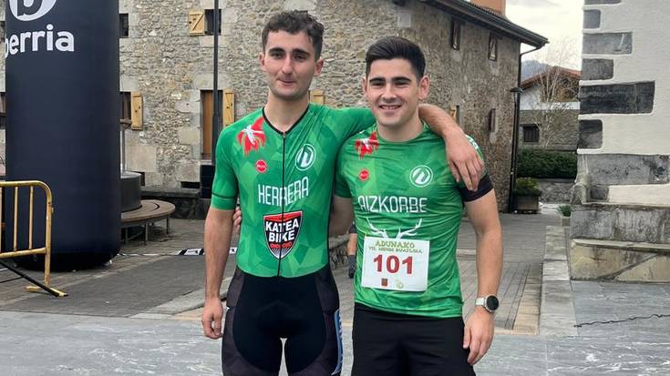 Aitor Aizkorbek mendi duatloien zirkuitua irabazi du bikoteka, Koldo Herrerarekin
