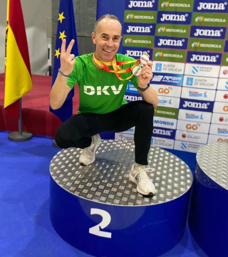 Romanek bi domina, Masterretan
