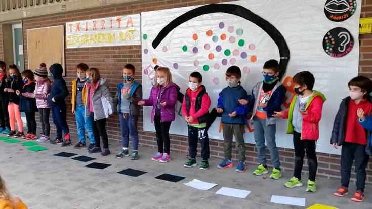 Txirrita Eskolako ikasle guztiak konfinatuta, 9 positiboren ondorioz