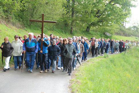 Jesusen Gurutz-bidea eta Pasioa gogoratu zituzten ostiralean herriko parrokietan