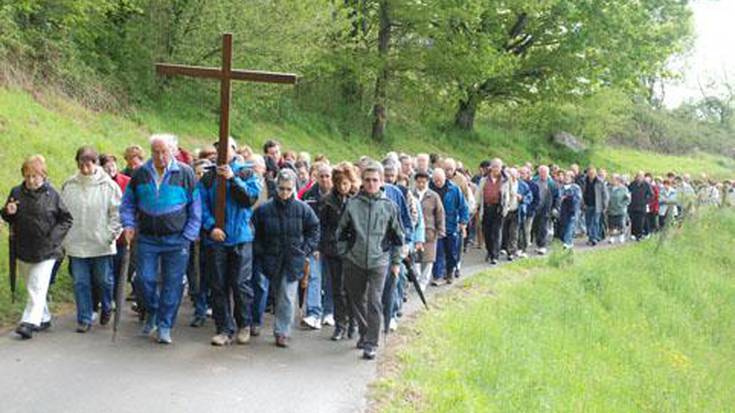 Jesusen Gurutz-bidea eta Pasioa gogoratu zituzten ostiralean herriko parrokietan