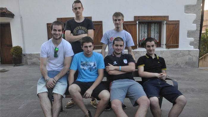 «Asmoa daukagu bilera egiteko, guk eta bizilagunek elkar ezagutzeko»