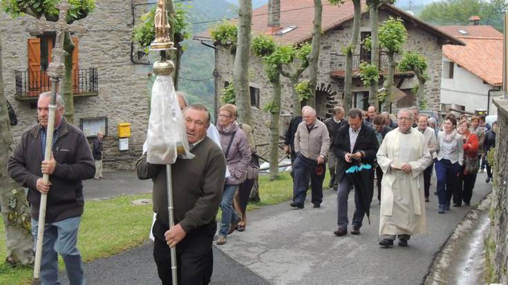 Urtero bezala,  herritarrak kalera atera ziren San Migelen etorreran