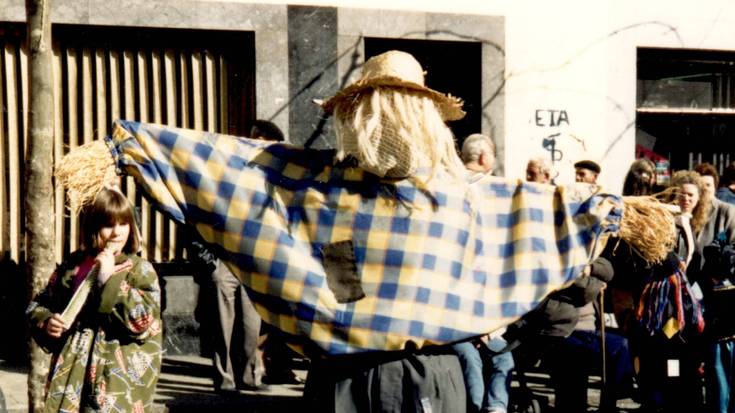 Txorimalo bat Hernaniko plazan