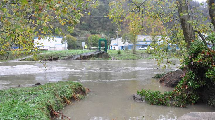 10 urte bete ziren larunbatean,  Elorrabiko zubia erori zenetik