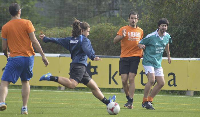 Herritar ugari futbolean zein beste ekintzetan,  dispertsioaren aurka