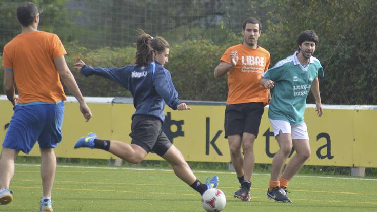 Herritar ugari futbolean zein beste ekintzetan,  dispertsioaren aurka