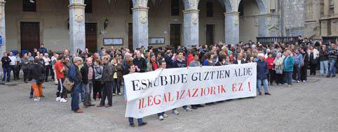 Erantzun jendetsua, Bilduren ilegalizazioari