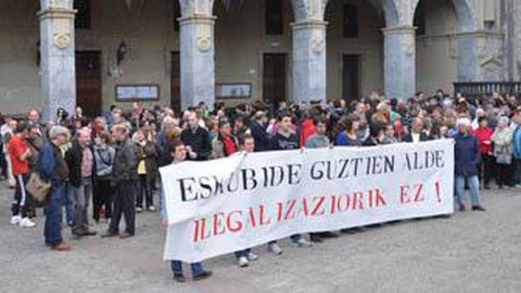 Erantzun jendetsua, Bilduren ilegalizazioari