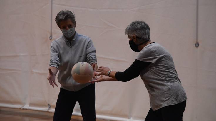 Hartubola probatzen hernaniarrak aitzindari, Goiz Eguzkik eta boleibol taldeak sustatuta