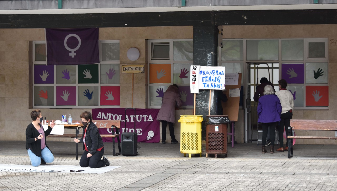 Finantza tailerra gaur eguerdian,  Emakumeon Etxean