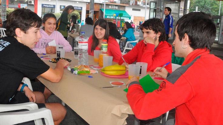 Gazteen etorkizuna, gazteen esku