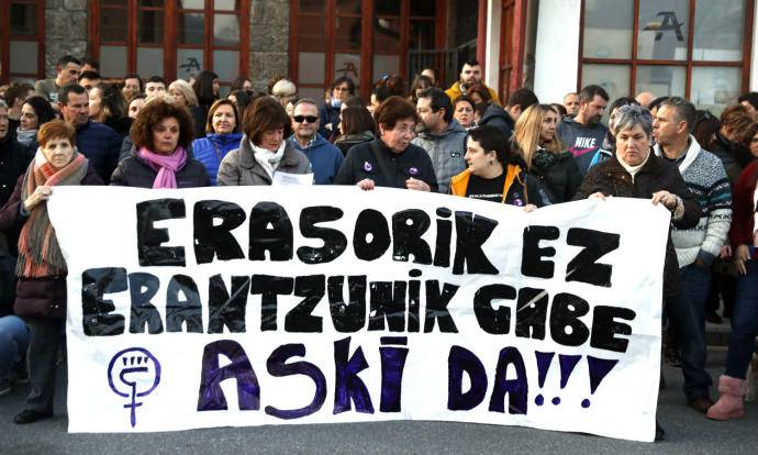 Abanton gertatutako bi hilketak gaitzesteko adierazpena