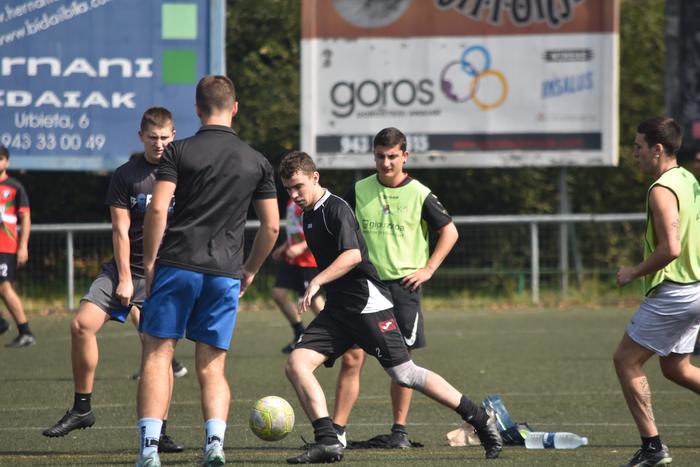 20 talde aurrez aurre gaur, presoen aldeko futbol txapelketan