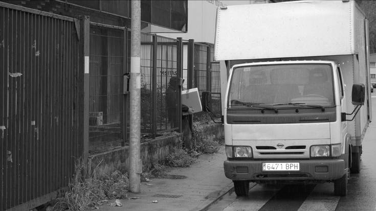 Polizia Nazionala Egin-eko egoitzan sartu zen atzo Eziagon eta zenbait kaja eraman zituzten