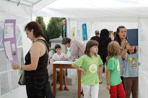 Bukatu dira festa giroz, jendez, eta oroimenez betetako Zikuñagako jaiak
