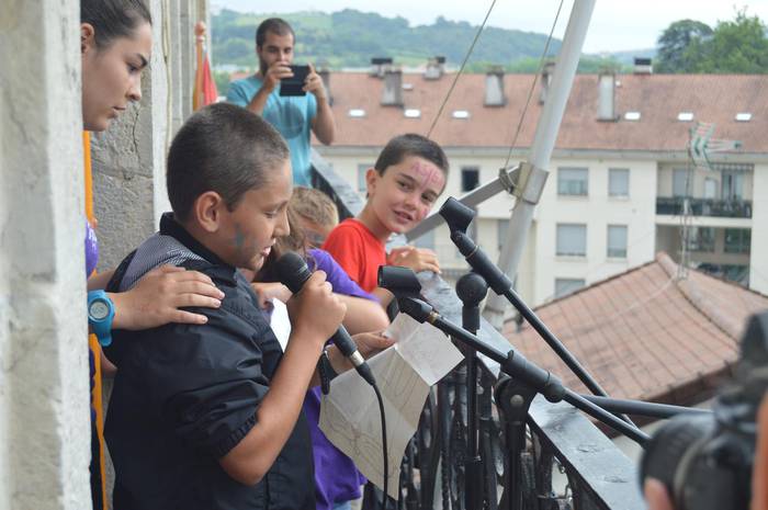 Bost egun, festaz blai!