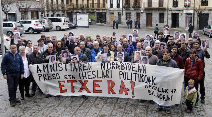 Hernaniko preso eta iheslari ohiek babesa, manifestazioari