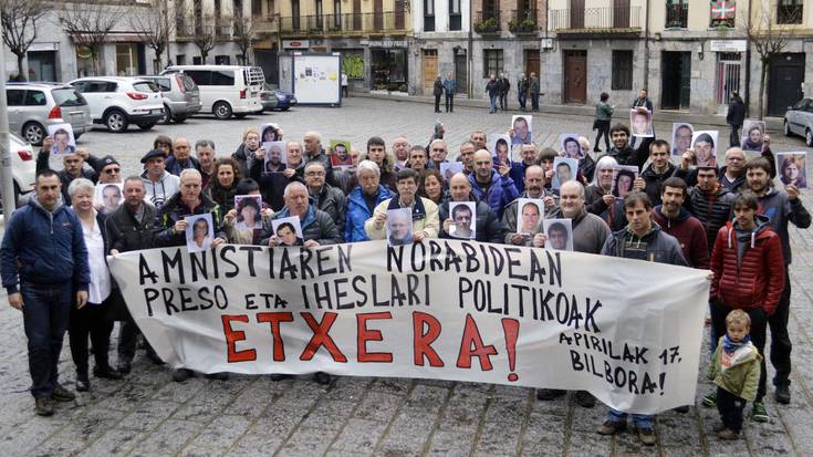 Hernaniko preso eta iheslari ohiek babesa, manifestazioari