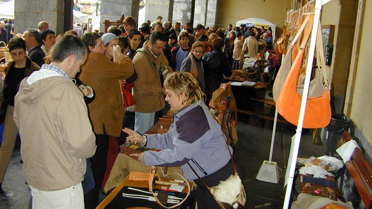 Artisau azokan, herritar mordoa