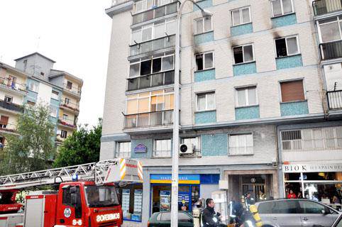 Elkano kaleko 
etxebizitza batek 
su hartu zuen atzo 
goizean