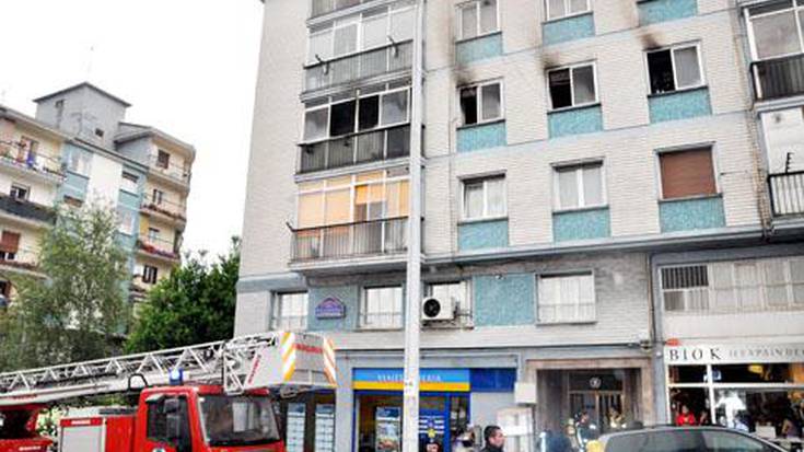 Elkano kaleko 
etxebizitza batek 
su hartu zuen atzo 
goizean