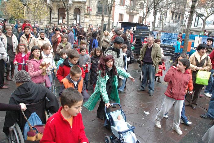 2007an, zaintza erdigunean jarri zuten kale antzerkiarekin