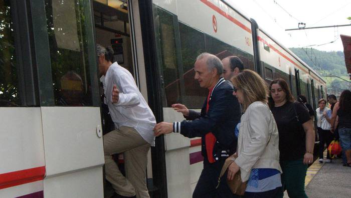 Egunero 60 tren inguru, udaran