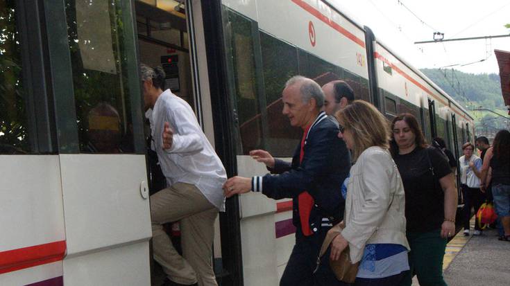 Egunero 60 tren inguru, udaran