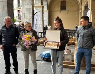 San Isidro jendetsu zein polita, Hernaniko udaletxeko arkupetan