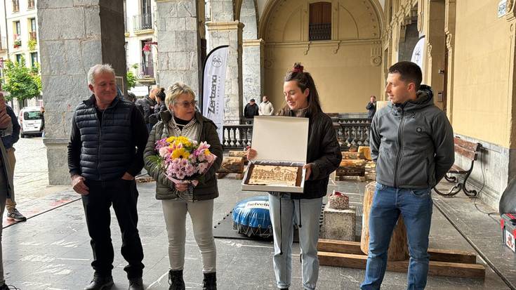 San Isidro jendetsu zein polita, Hernaniko udaletxeko arkupetan